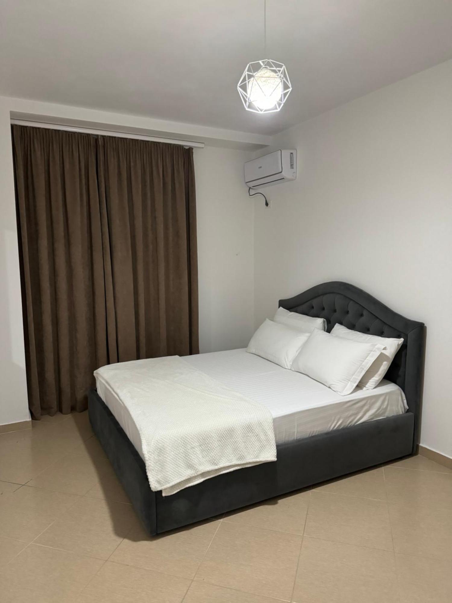Siloria Apartments Vlorë Esterno foto